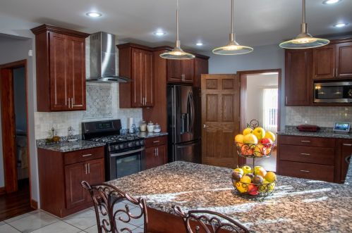 1821 2 Ave, Broadview IL 60153-3306 exterior