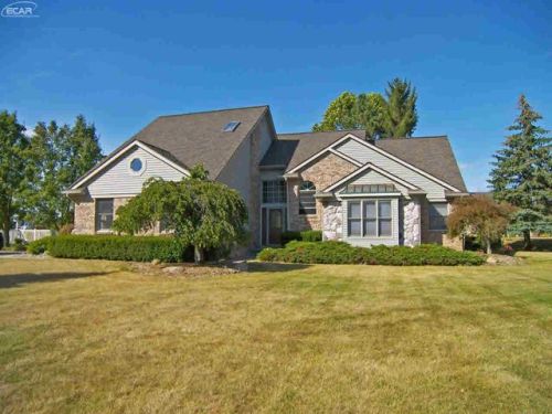 9289 Englishman Dr, Fenton MI  48430-8718 exterior