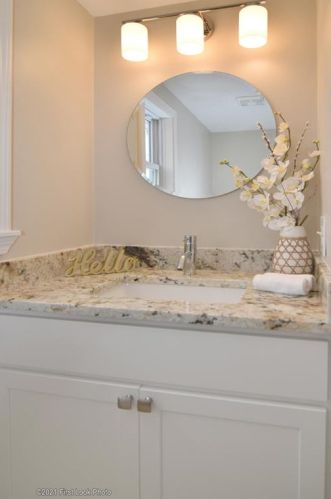 3 Marigold Cir, Providence RI 02904-3828 exterior