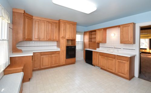 2738 Adams Ave, Milwaukee, WI 53207-2129