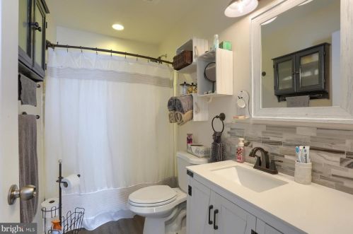 274 Eliot St, Lancaster PA  17603-8862 exterior