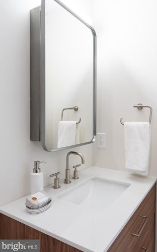 516 21 St, Philadelphia PA 19130-1401 exterior