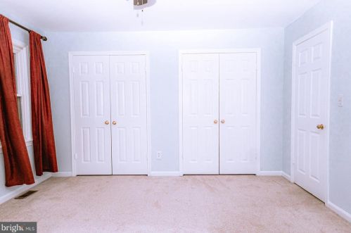 15301 Manor Village Ln, Rockville MD 20853-1820 exterior