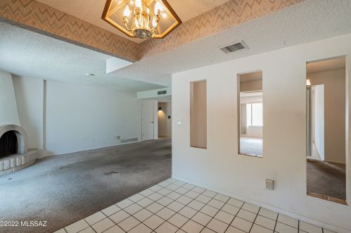 9151 Deer Trl Cir, Tucson AZ 85710-8034 exterior