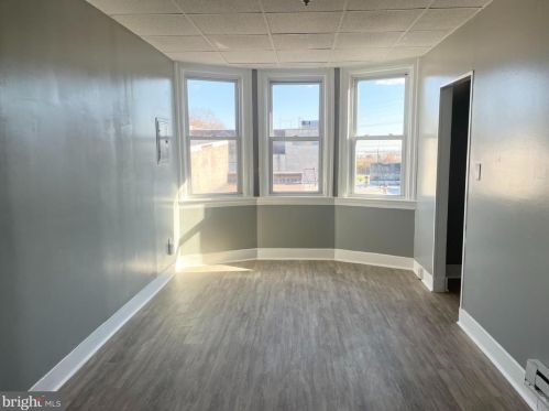 27 7th St, Chester, PA 19013-4202