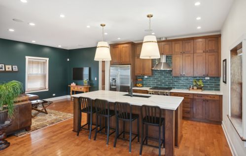 2955 Sunnyside Ave, Chicago IL 60630-3923 exterior