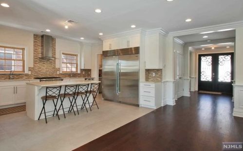 602 Maitland Ave, Teaneck NJ 07666-3025 exterior