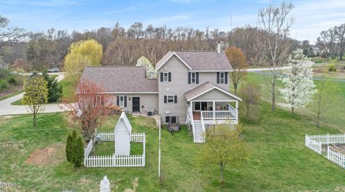 1758 Starr View Ln, Middlevle MI 49333-8061 exterior