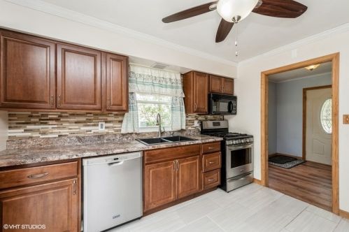 8919 Memory Trl, Bull Valley, IL 60097-8828