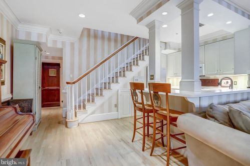 25 Wilkes St, Alexandria VA 22314-3853 exterior