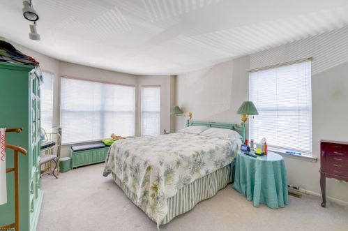 27 Joseph Dr, East Hanover NJ 07936-3579 exterior