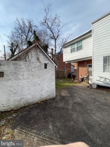 716 Croissant Pl, Washington DC 20019-2212 exterior