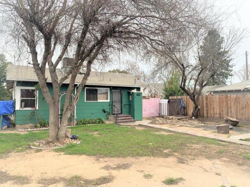 213 Orange St, Turlock, CA 95380-5227