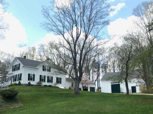 103 4th St, Dover, NH 03820-2900