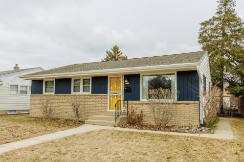 9350 Melvina St, Milwaukee WI  53222-2537 exterior