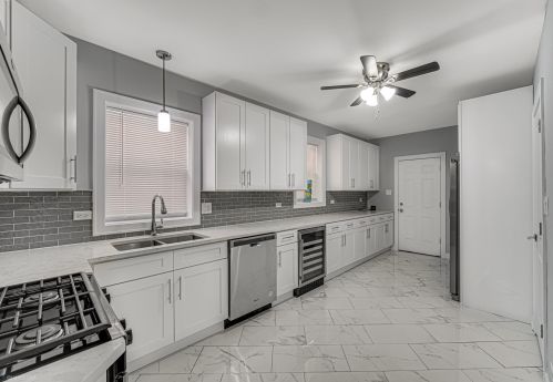 7705 Bennett Ave, Chicago IL  60649-4605 exterior