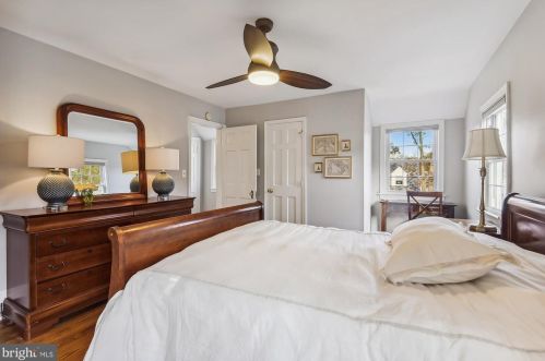 1612 Oakcrest Dr, Alexandria VA 22302-2337 exterior