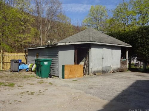 76 Derby Ave, Seymour CT 06483-3106 exterior