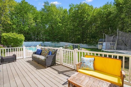 15 Longview Dr, Concord NH  03304-4809 exterior