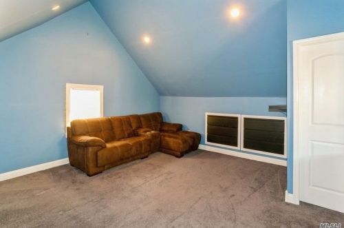 131 Gordon Rd, Valley Stream NY 11581-2108 exterior