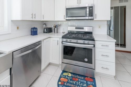 24 Brownstone Ter, Paterson NJ  07506-3447 exterior