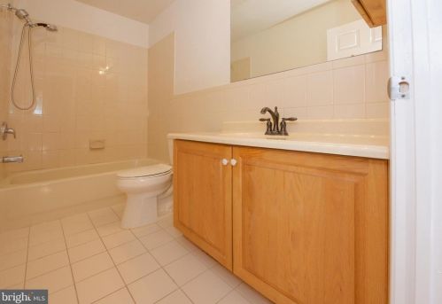 362 Bowler Ct, Piscataway NJ 08854-6649 exterior