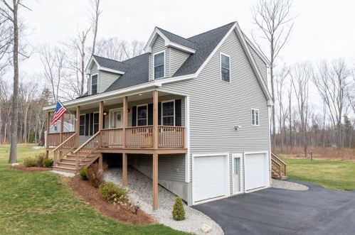 21 Highland St, Newton, NH 03858-3603