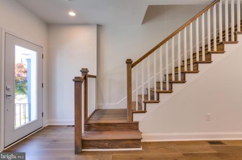 211 Douglas St, Washington DC  20002-1031 exterior