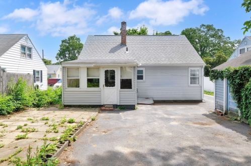 72 Pheland St, Springfield, MA 01109-1318