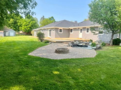 1226 Vista Dr, Fenton, MI 48430-1753