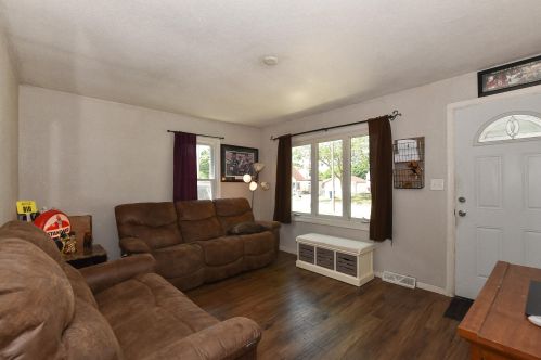 2936 69th St, Milwaukee, WI 53210-1215