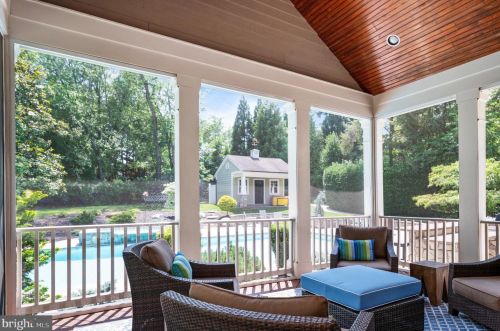 6421 Divine St, Mc Lean VA 22101-4702 exterior