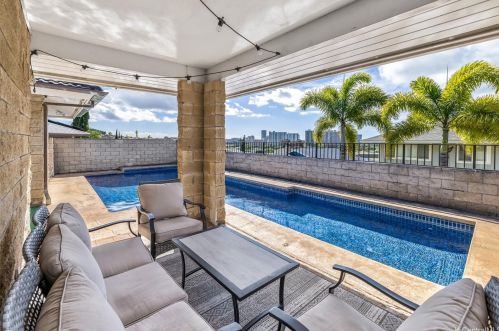 1490 Ala Leleu St, Honolulu HI  96818-1515 exterior