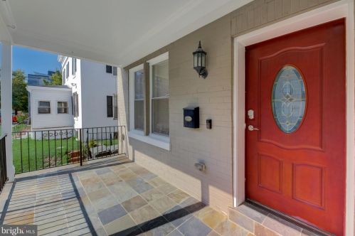 1706 3rd St, Washington, DC 20002-2126