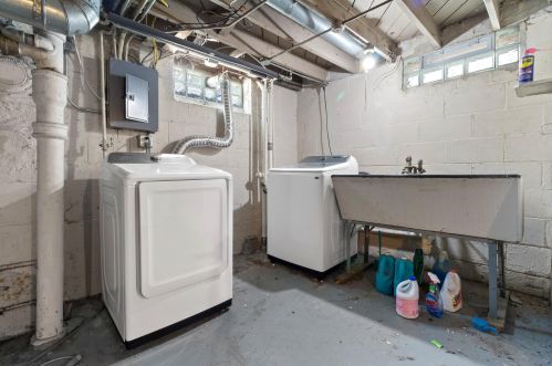 3712 Logan Ave, Milwaukee WI 53207-3905 exterior