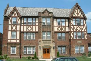 3435 Superior Park Dr, Cleveland OH  44118-2146 exterior