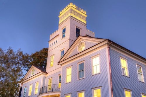 50 School St, Middletown, RI 02840-3144