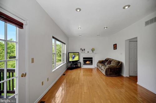 99 York Dr, Princeton NJ 08540-7946 exterior