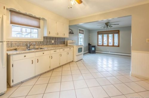 310 Main St, Meriden CT 06450-6047 exterior