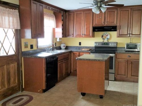 19 Westerly Dr, Enfield CT 06082-4026 exterior