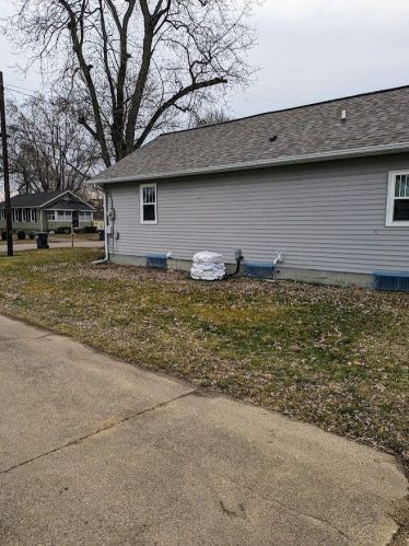 320 Buchanan Ave, Kalamazoo MI  49001-5320 exterior