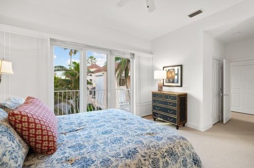 24 Casa Mar Ln, Naples FL 34103-3685 exterior