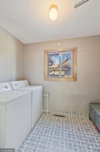 1058 Briar Crk Rd, Saint Paul MN 55123-1515 exterior