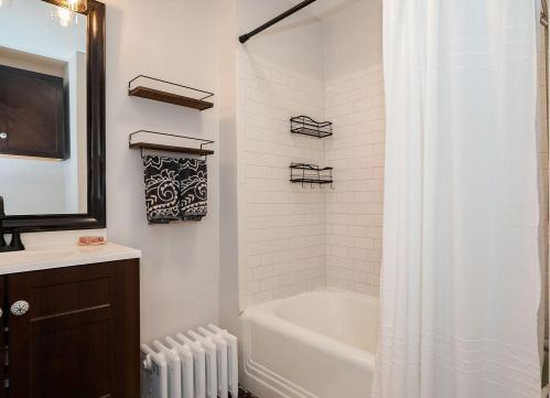 4 Ela St, Dover NH 03820-2805 exterior