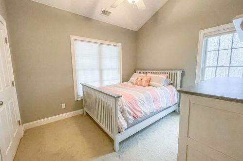 2 Camelot Dr, Worcester MA 01602-1318 exterior