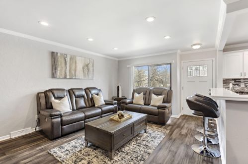 3967 College Ave, Milwaukee, WI 53221-4542