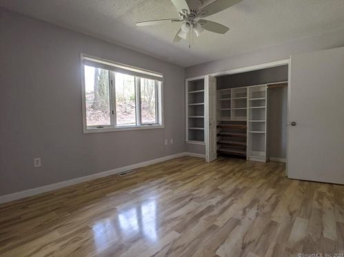 13 Bailey Rd, Enfield CT 06082-4818 exterior