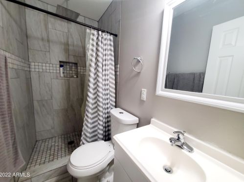 2321 47 Dr, Phoenix AZ 85031-1408 exterior