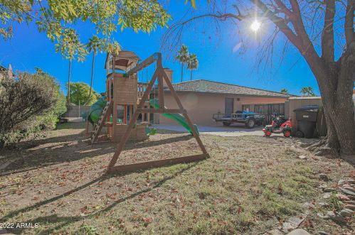 24 Caribbean Ln, Phoenix, AZ 85022-3632