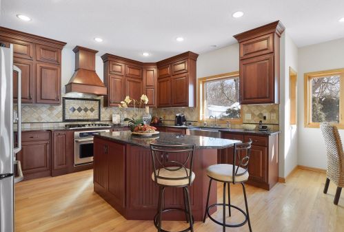 7625 Pioneer Crk Rd, Maple Plain MN 55359-9361 exterior